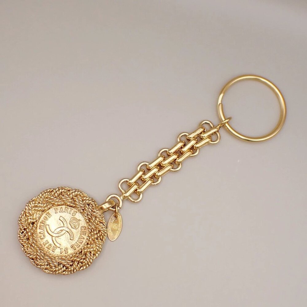 CHANEL CC Logo 31 Rue Cambon Paris Bag Charm Key Ring GHW France 328-082525